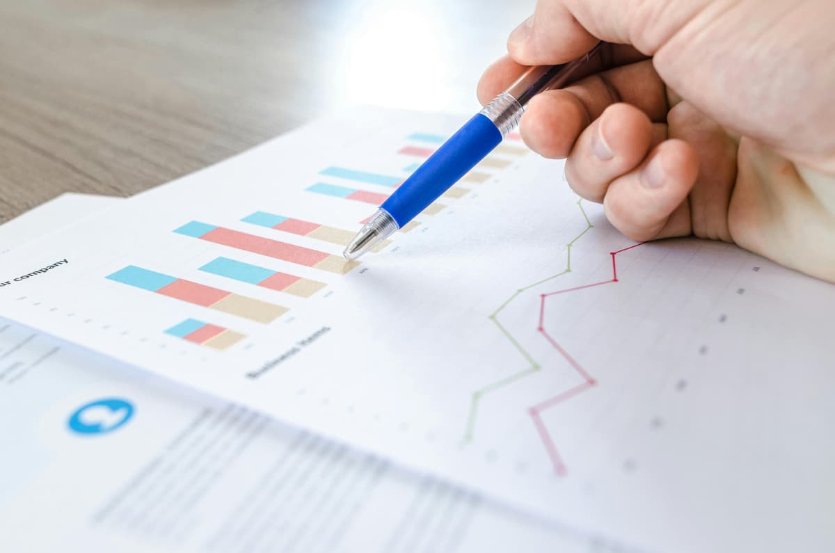 Data analysis and strategic planning for complex projects